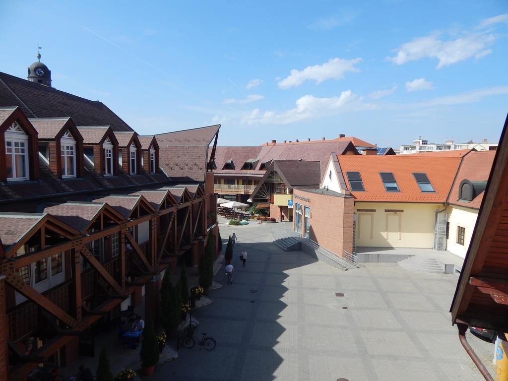 Kalvin Vendegszobak Debrecen Buitenkant foto