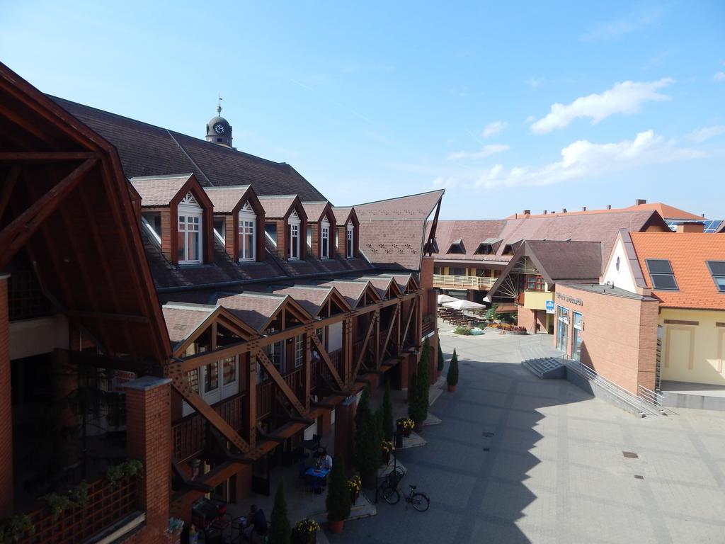 Kalvin Vendegszobak Debrecen Buitenkant foto