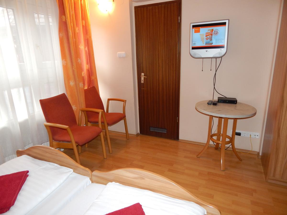Kalvin Vendegszobak Debrecen Buitenkant foto