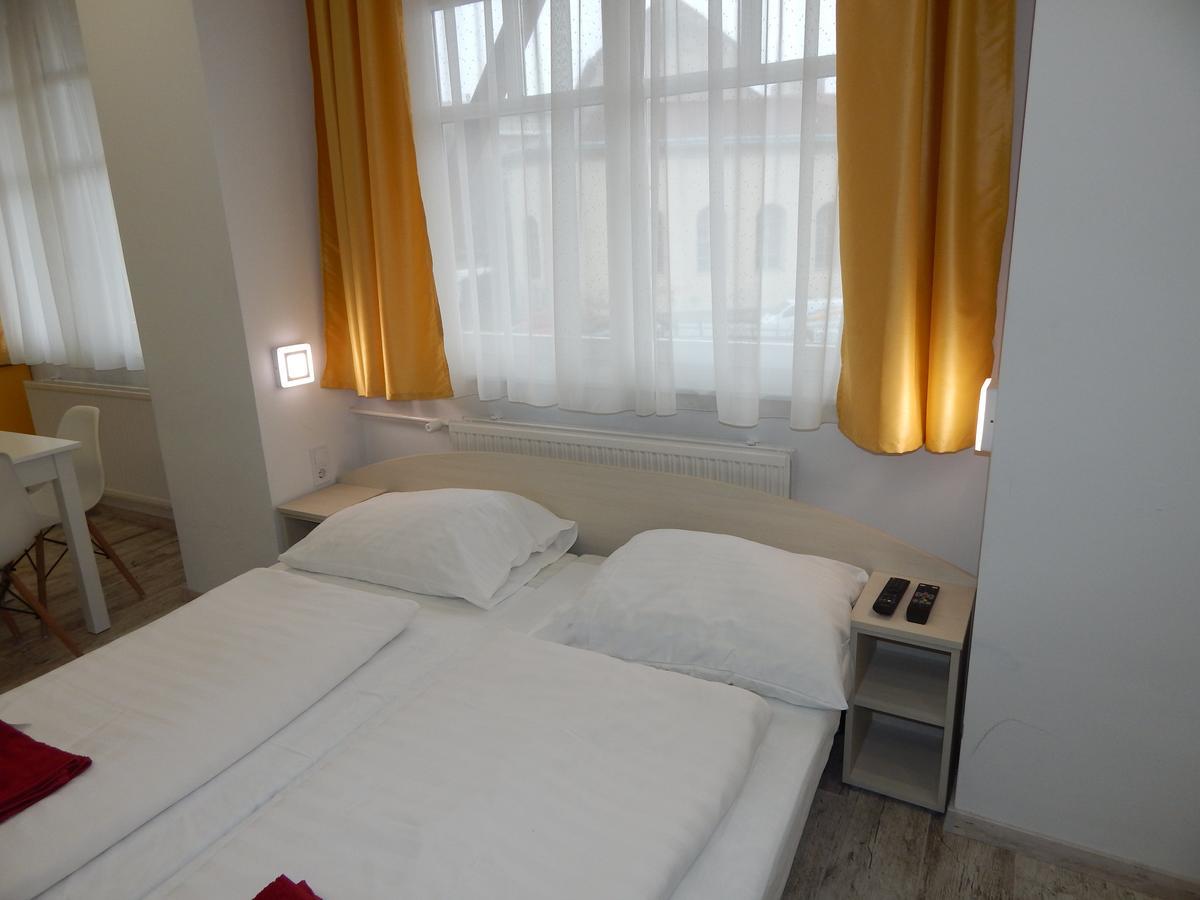 Kalvin Vendegszobak Debrecen Buitenkant foto