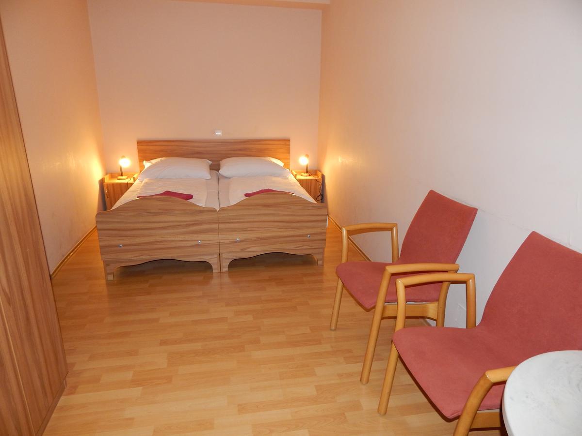 Kalvin Vendegszobak Debrecen Buitenkant foto