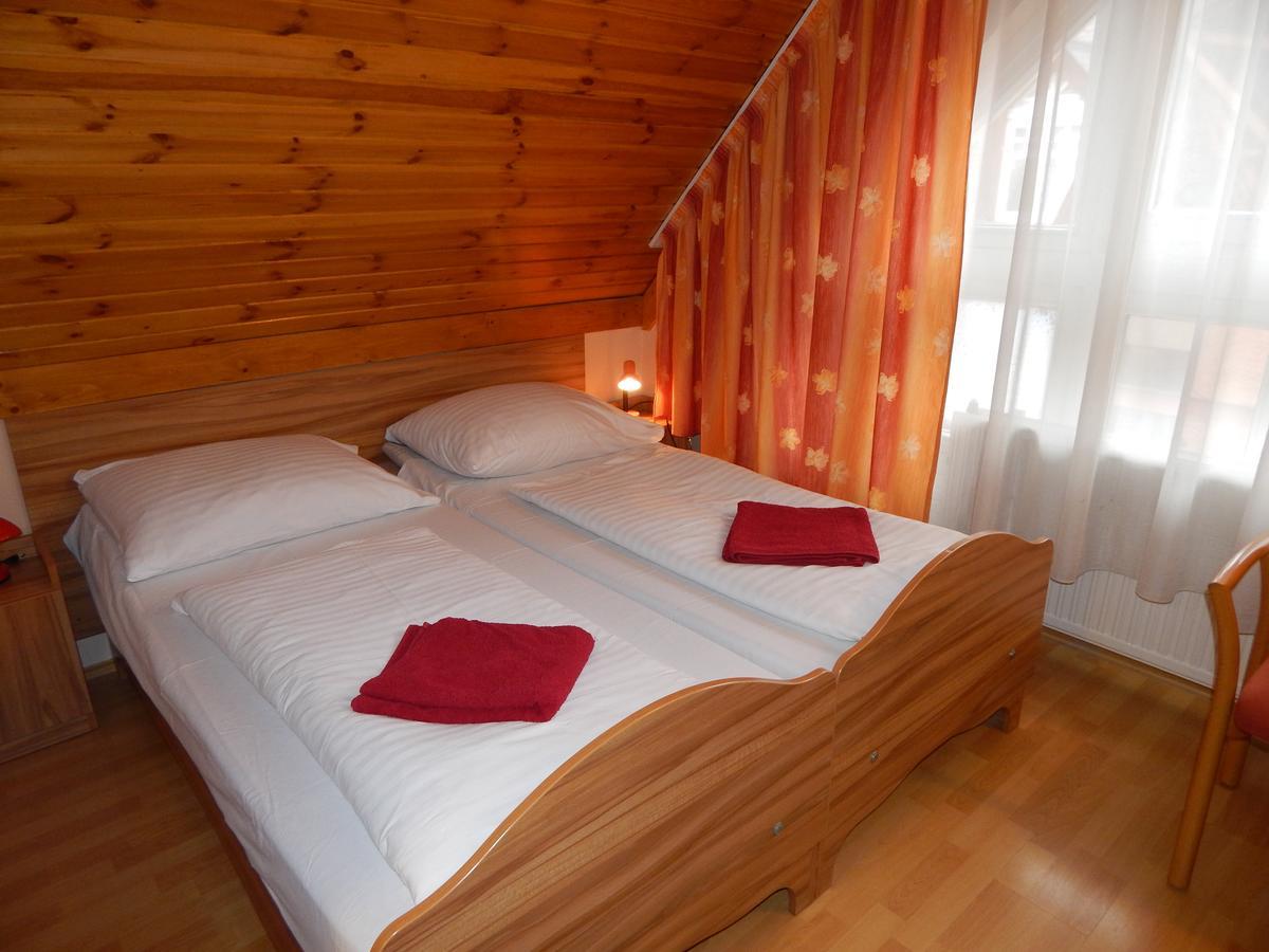 Kalvin Vendegszobak Debrecen Buitenkant foto