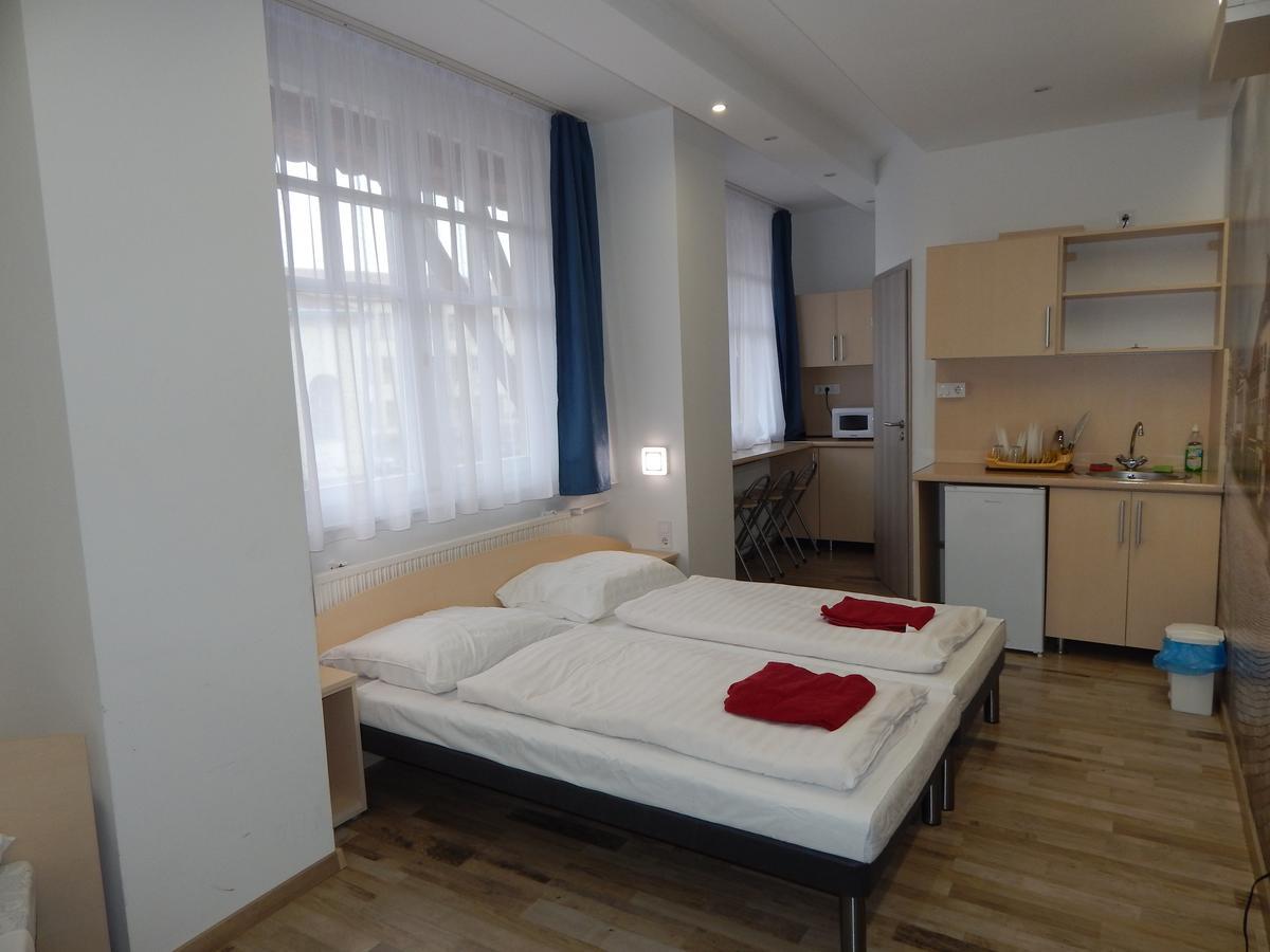 Kalvin Vendegszobak Debrecen Buitenkant foto
