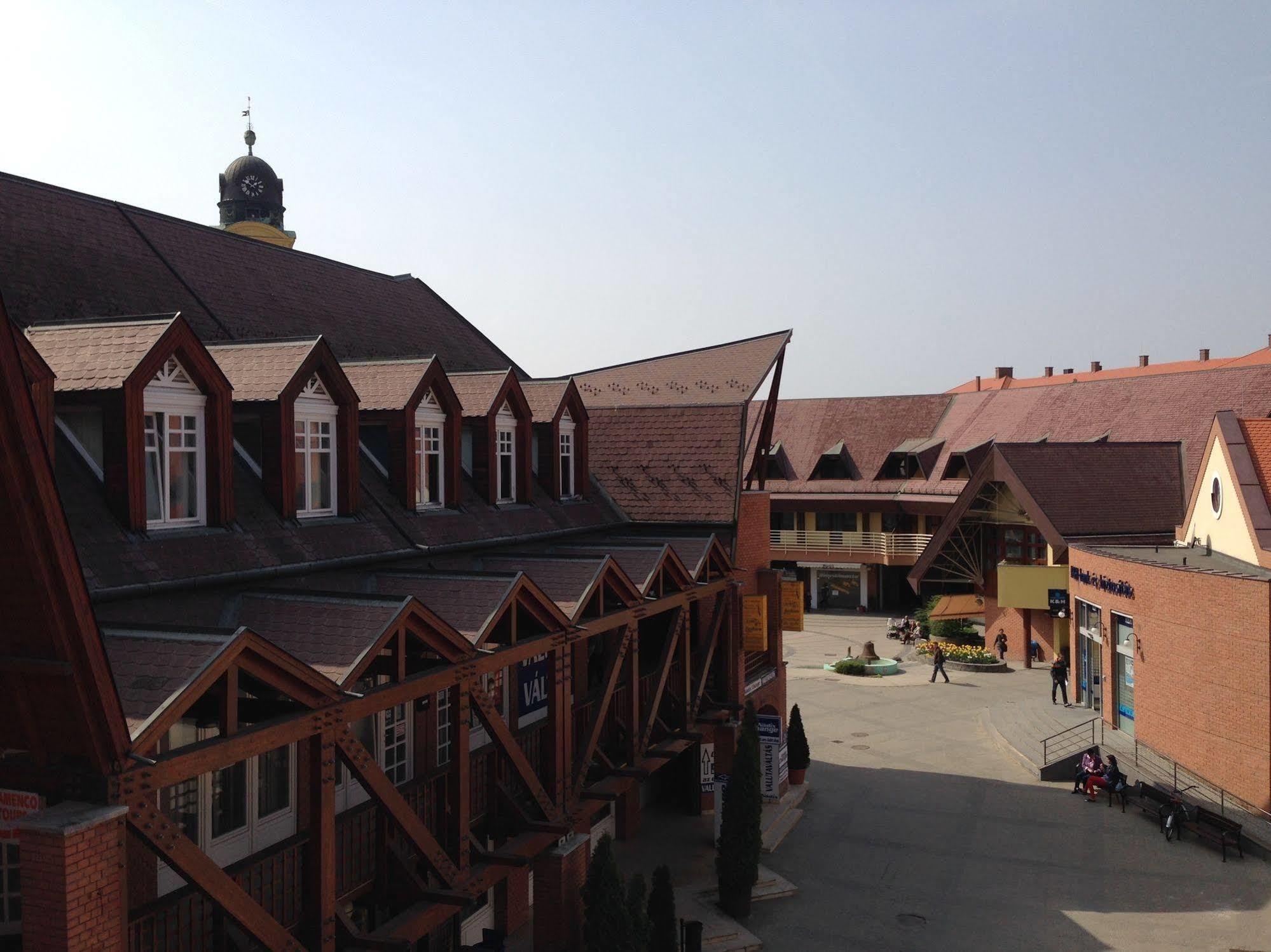 Kalvin Vendegszobak Debrecen Buitenkant foto
