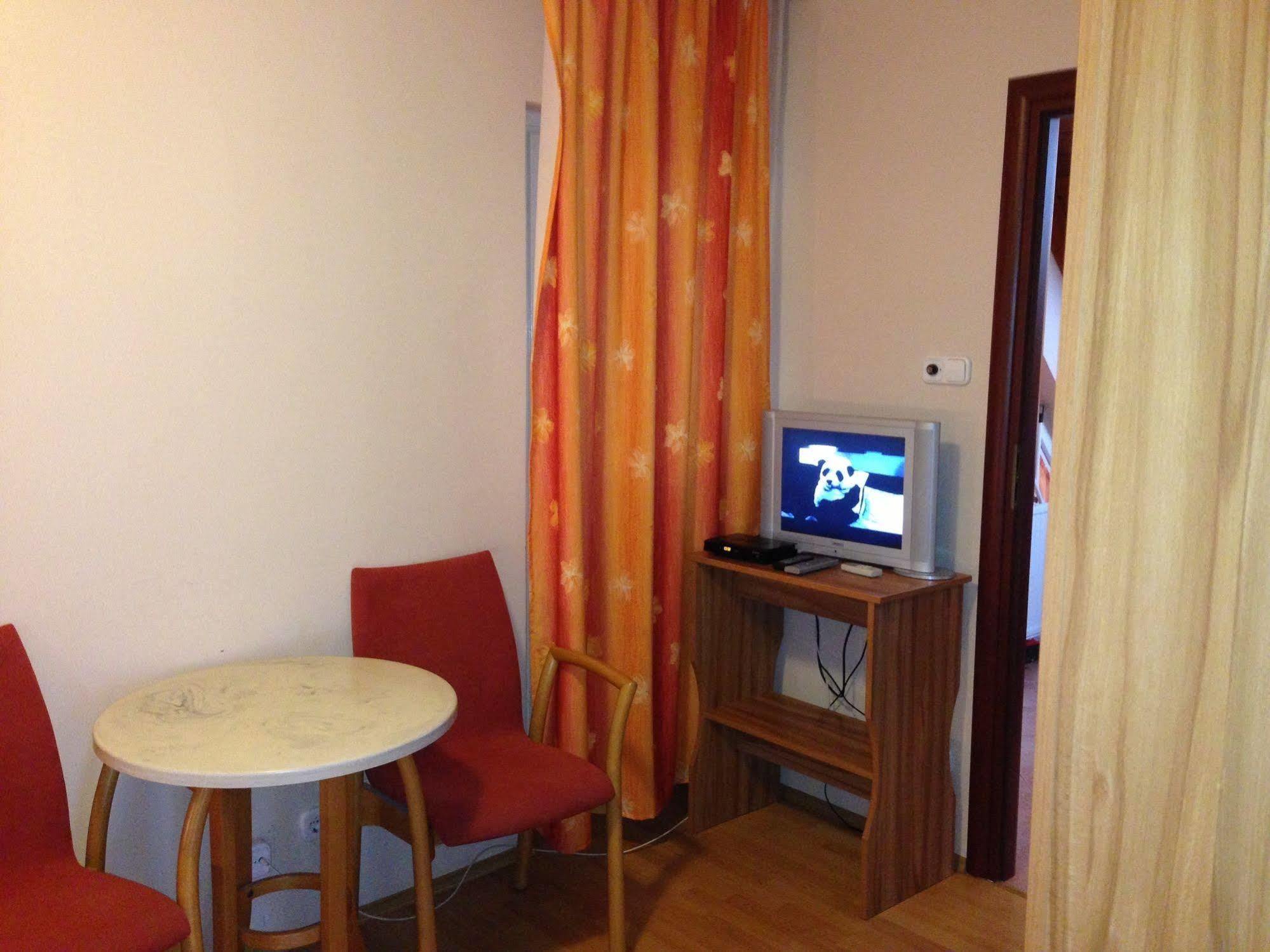 Kalvin Vendegszobak Debrecen Buitenkant foto