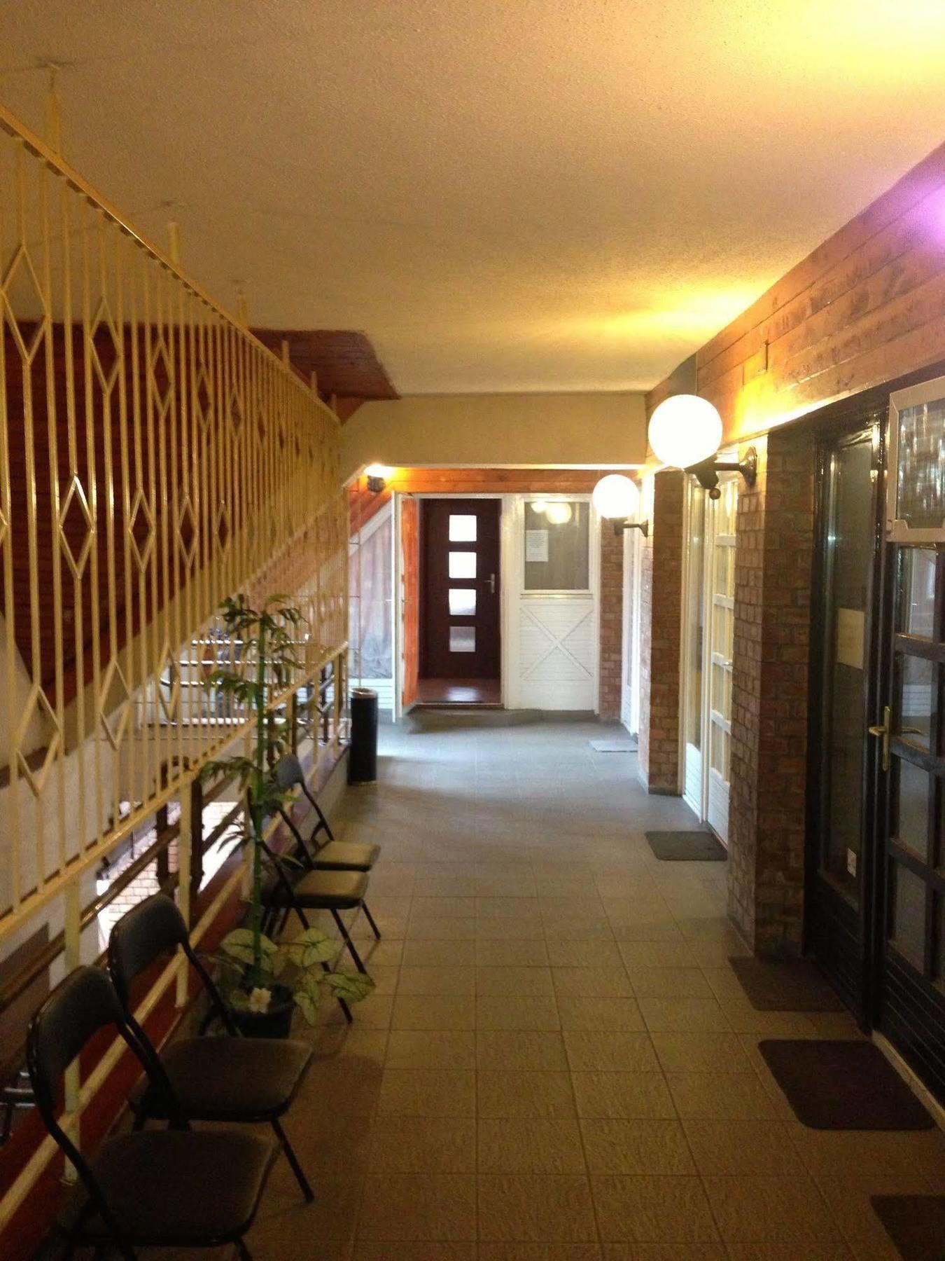 Kalvin Vendegszobak Debrecen Buitenkant foto